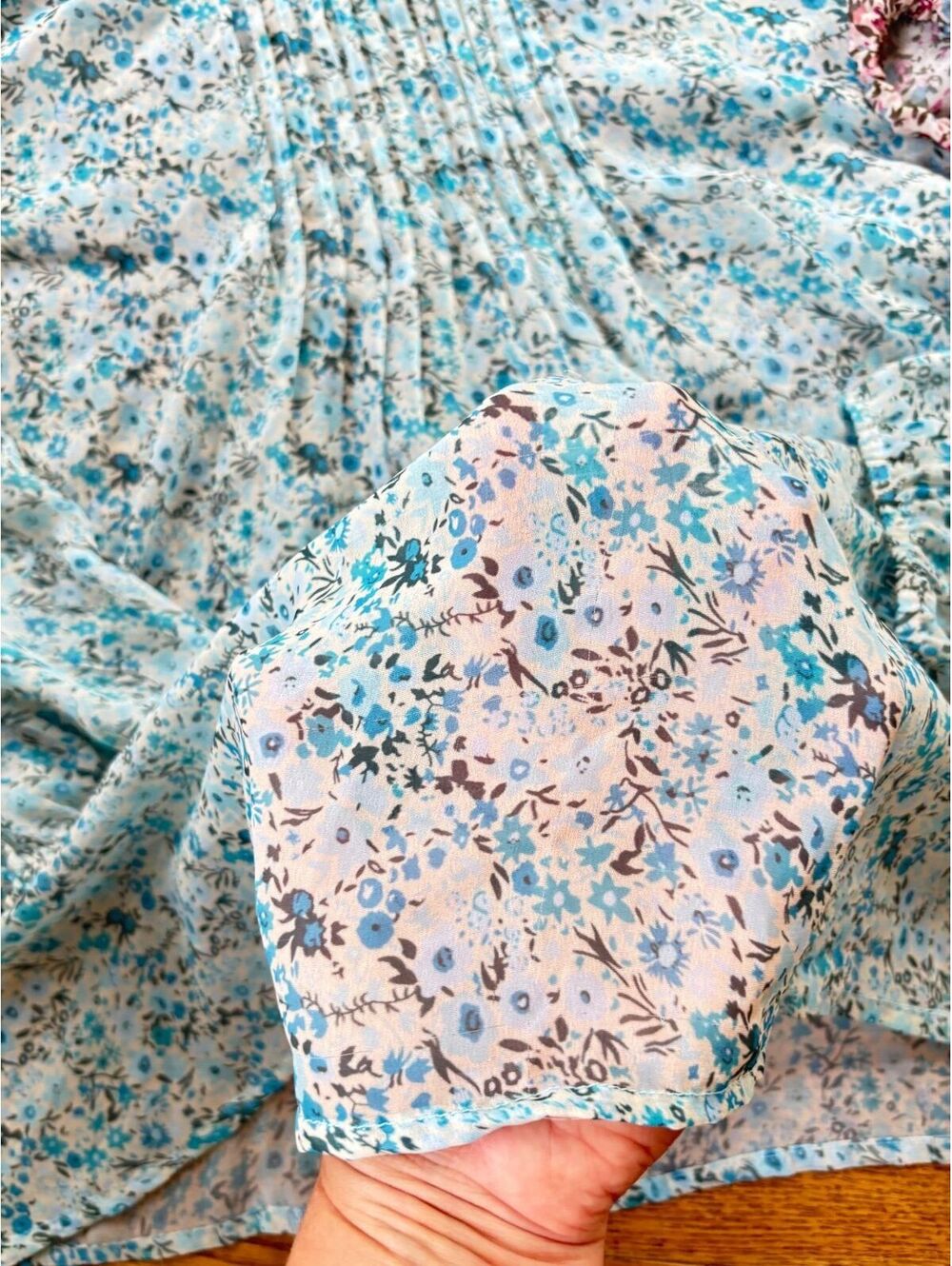 🌸 2 Floral Blouses for 1 Price 🌸 Lightweight Summer Bundle | Large - Picture 5 of 9